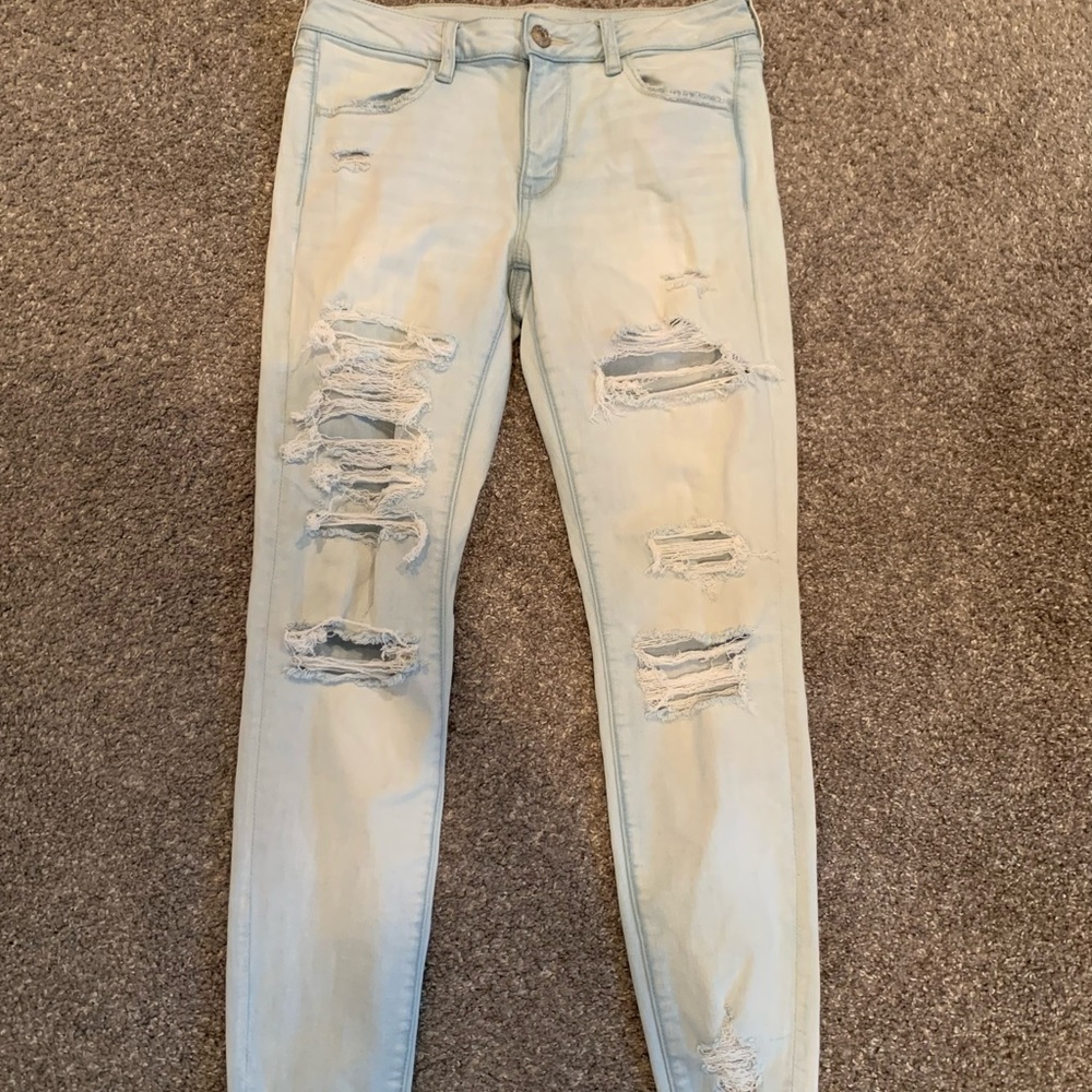 American Eagle Outfitters Light Wash Distressed Skinny Jeans